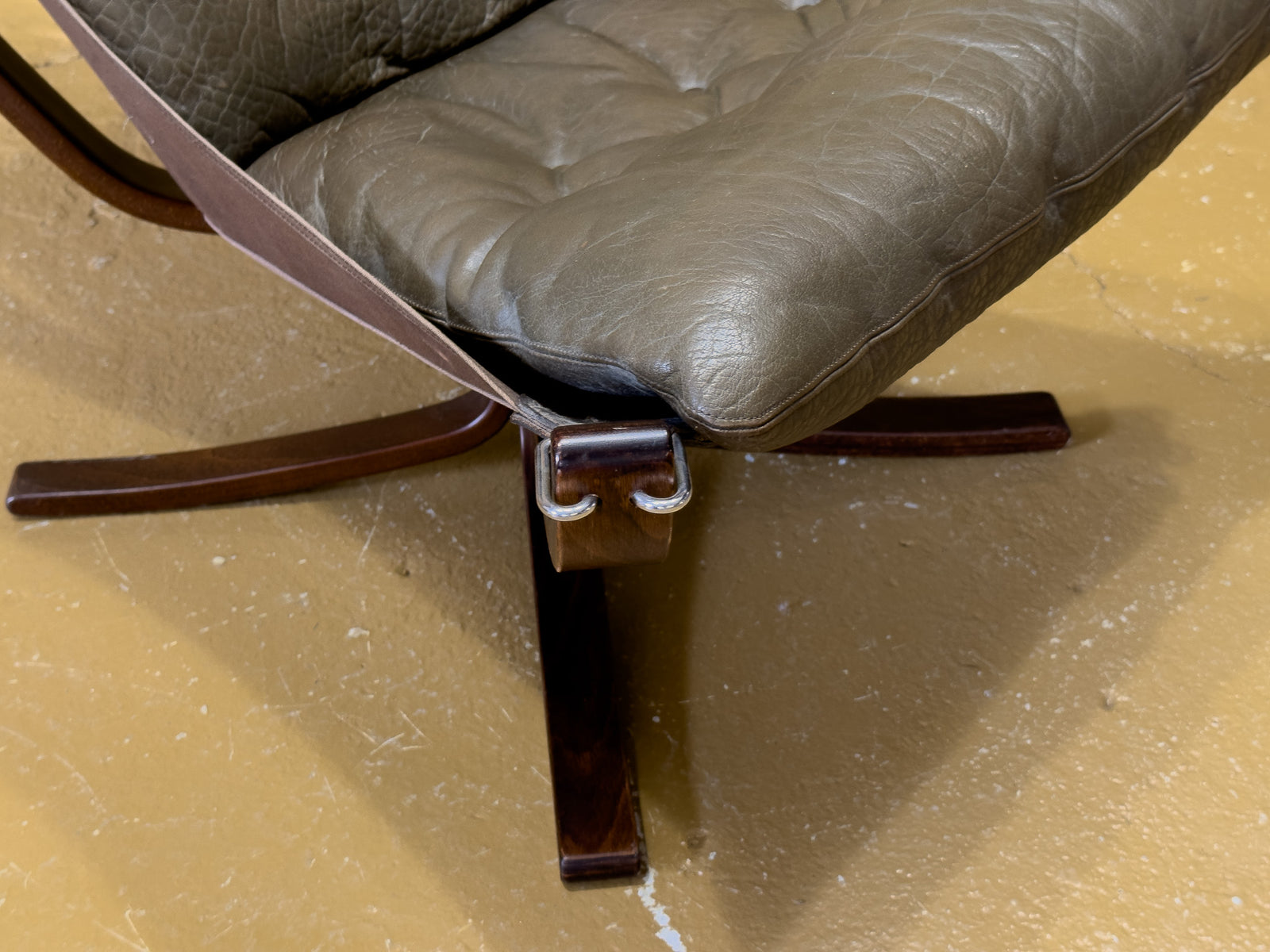 Falcon Chair with Stool