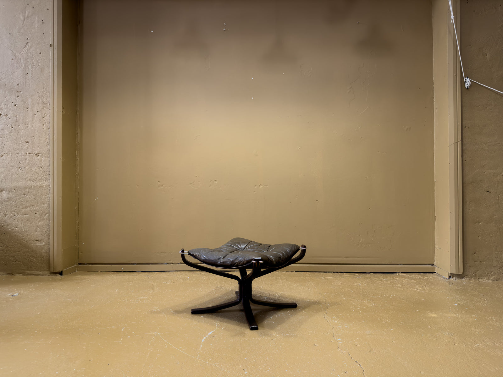 Falcon Chair with Stool