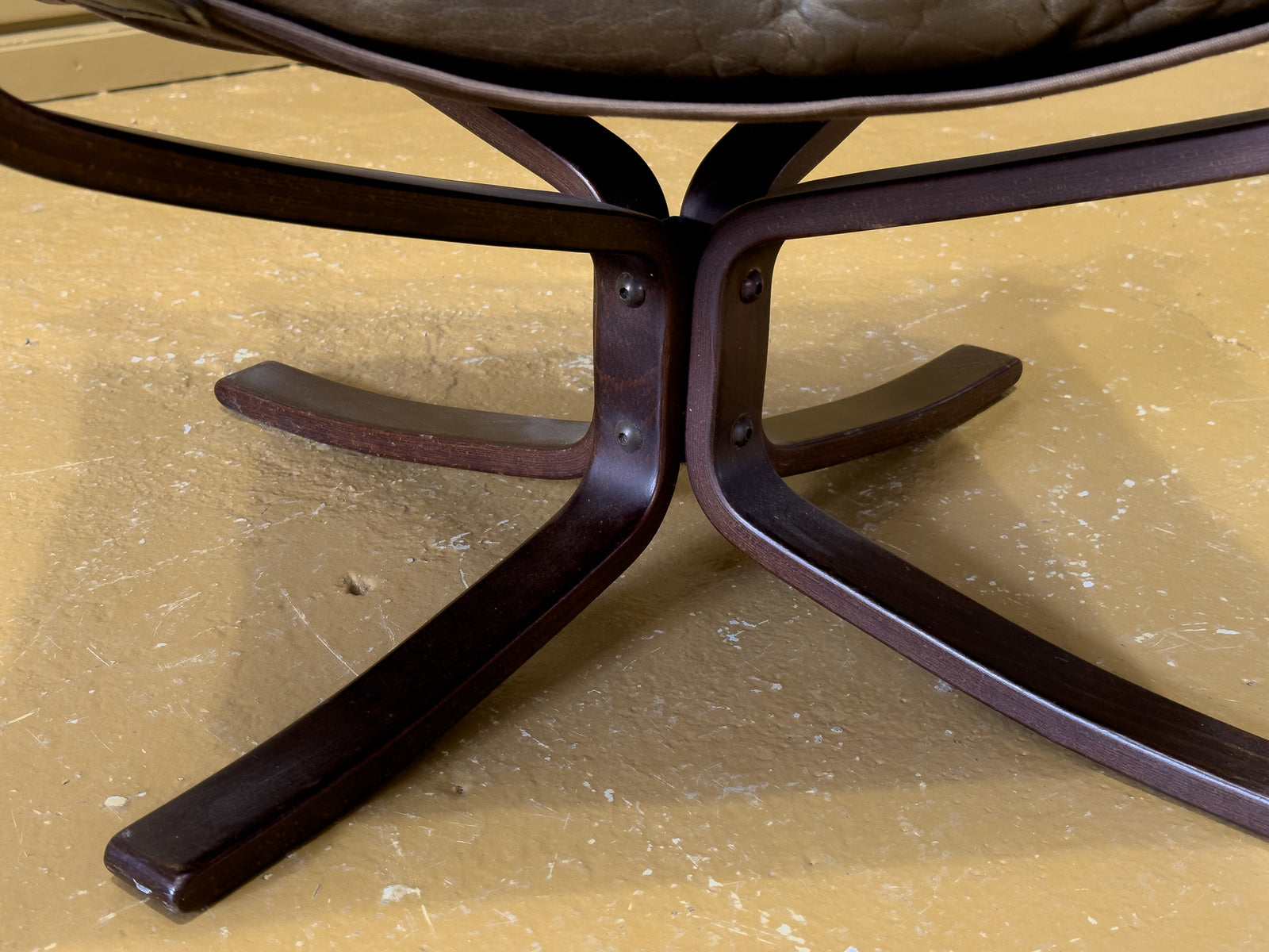 Falcon Chair with Stool