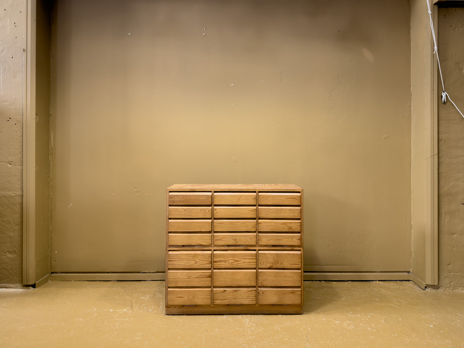 Pine chest of drawers