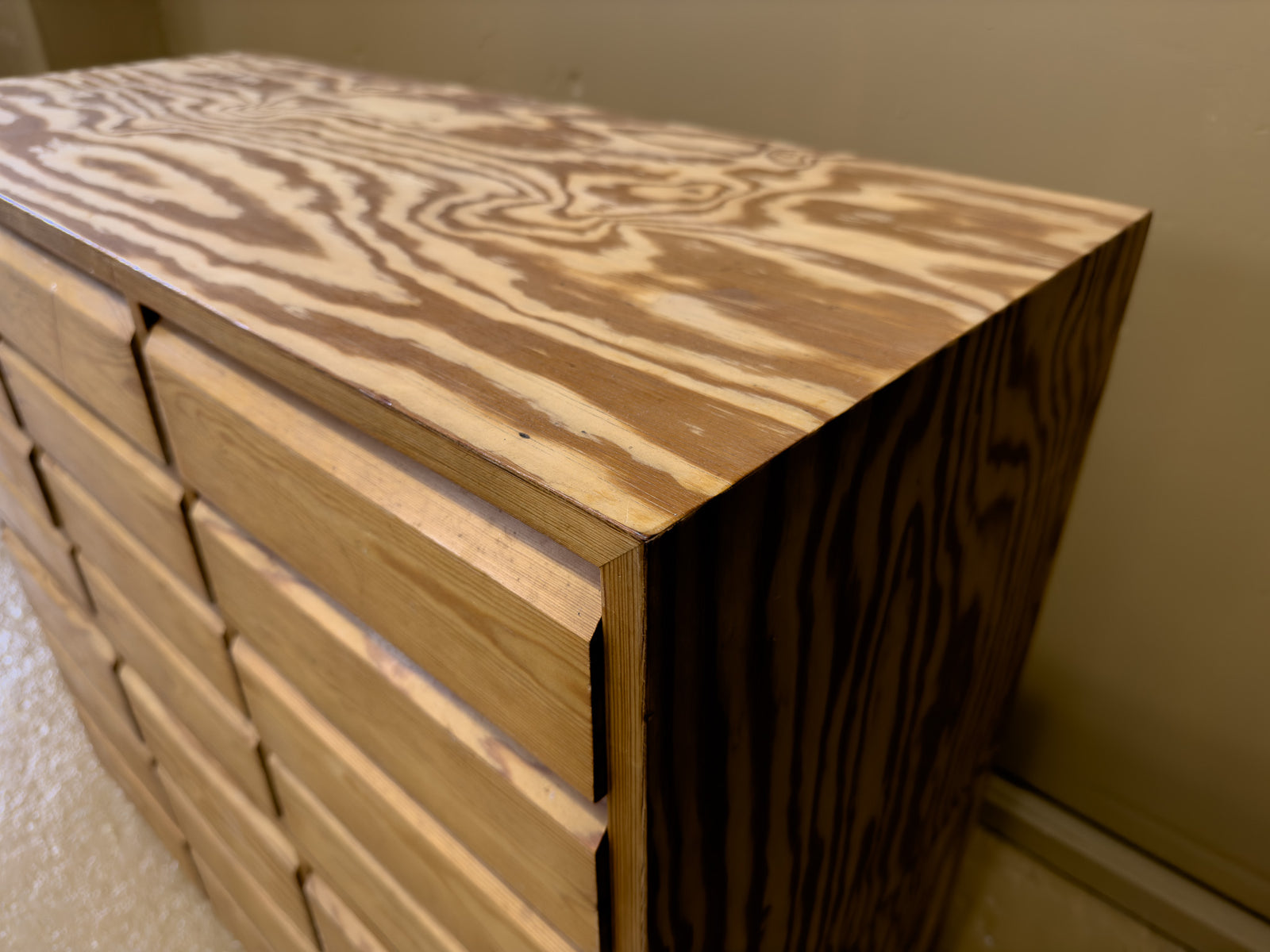 Pine chest of drawers