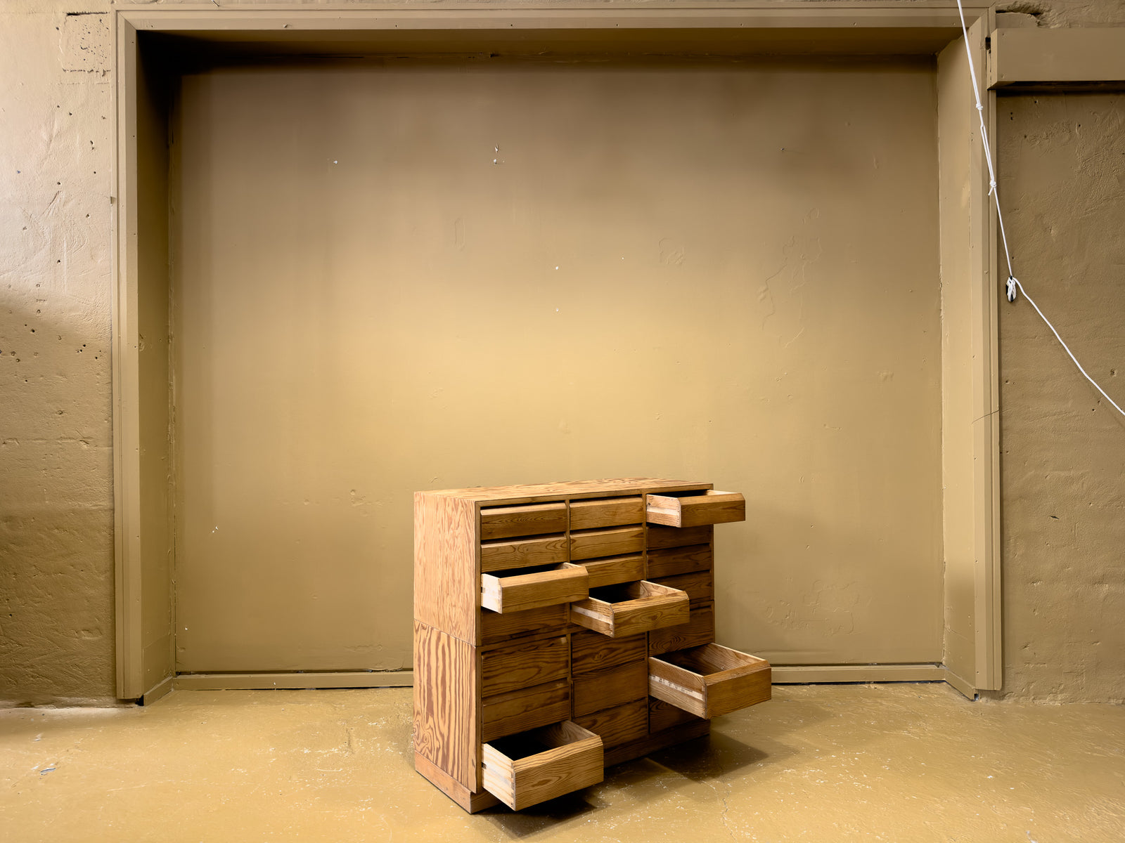 Pine chest of drawers