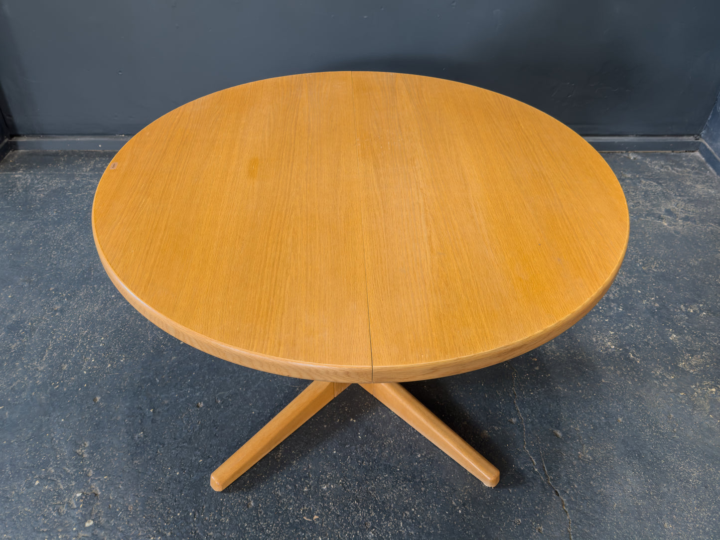 Extending Round Oak Dining Table