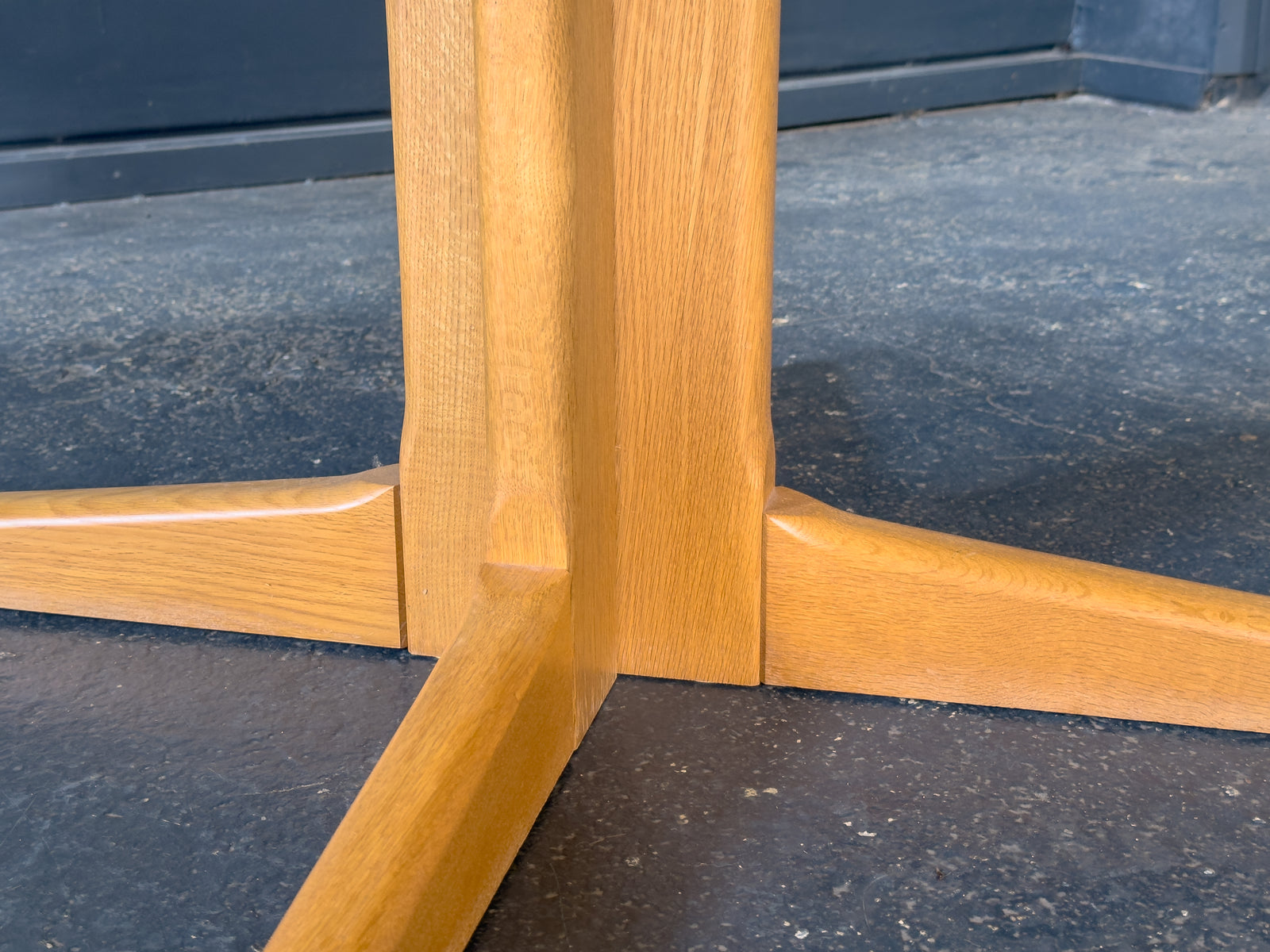 Extending Round Oak Dining Table
