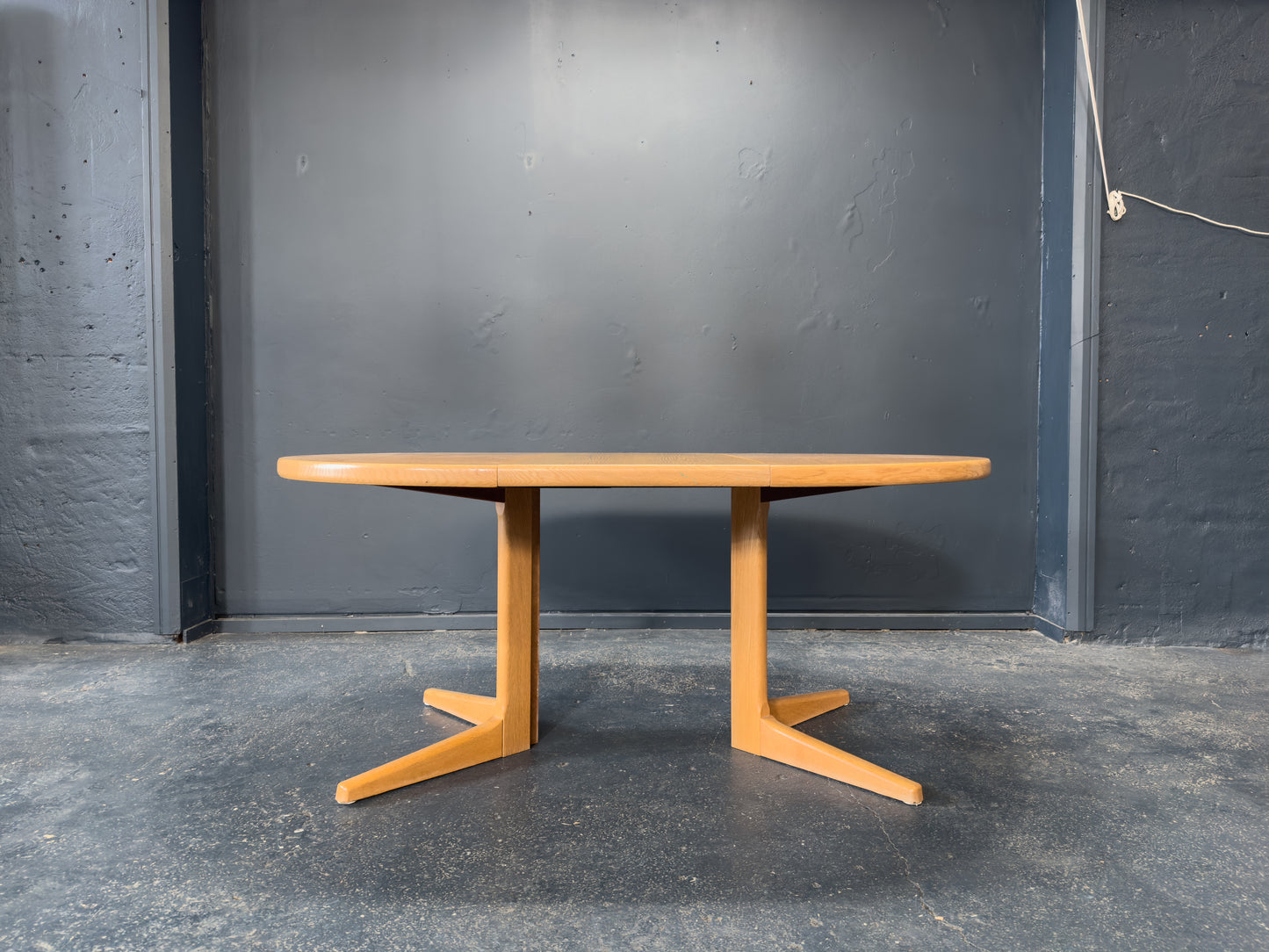 Extending Round Oak Dining Table