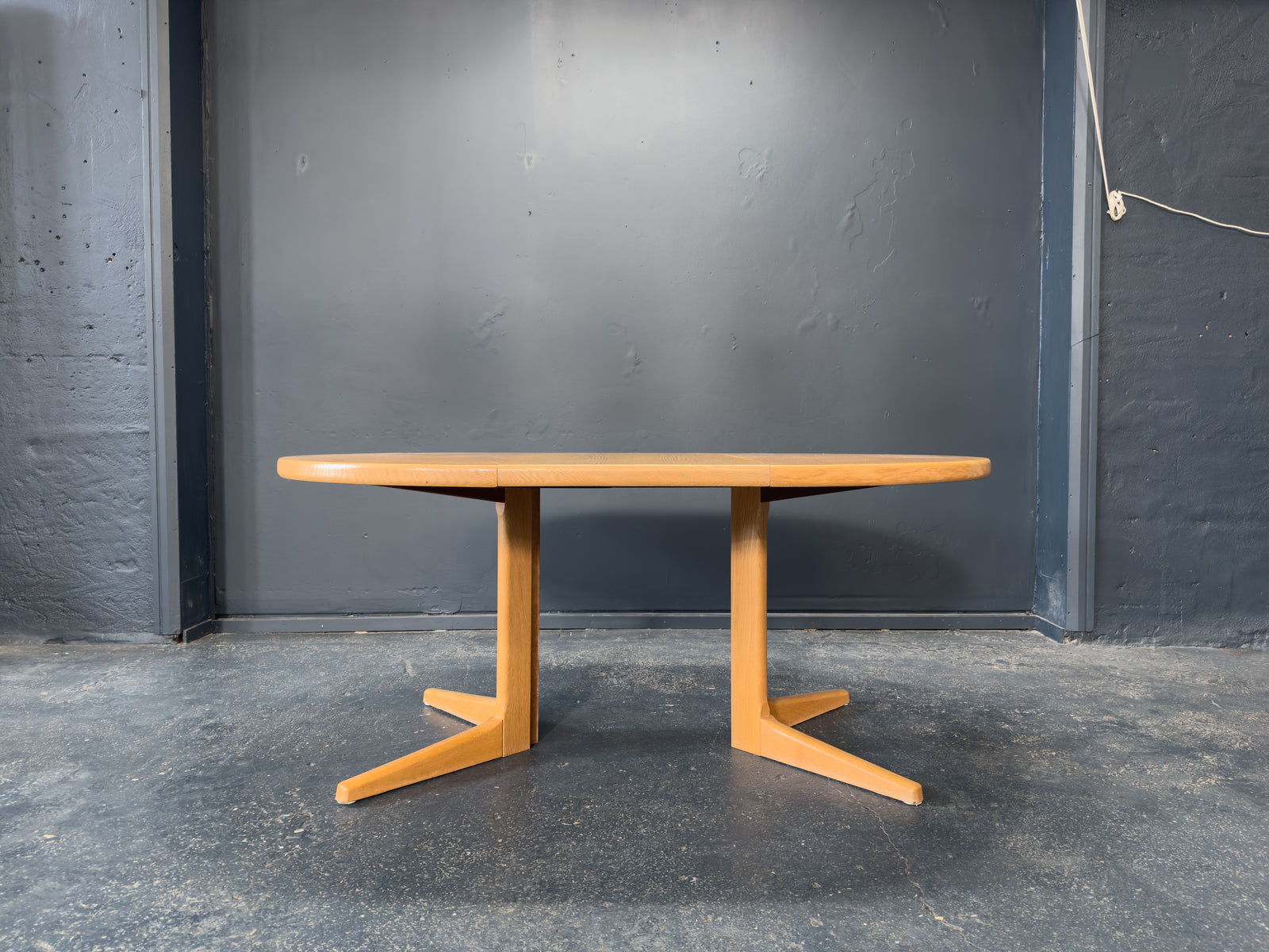 Extending Round Oak Dining Table