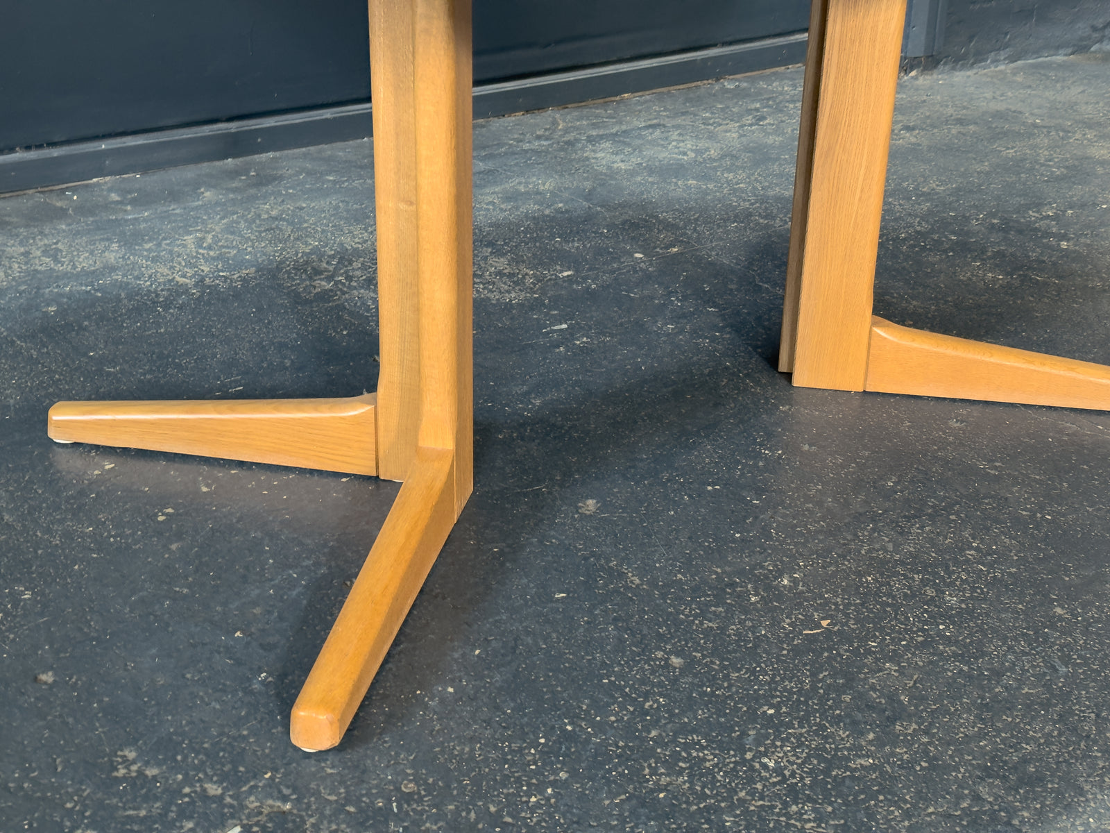 Extending Round Oak Dining Table