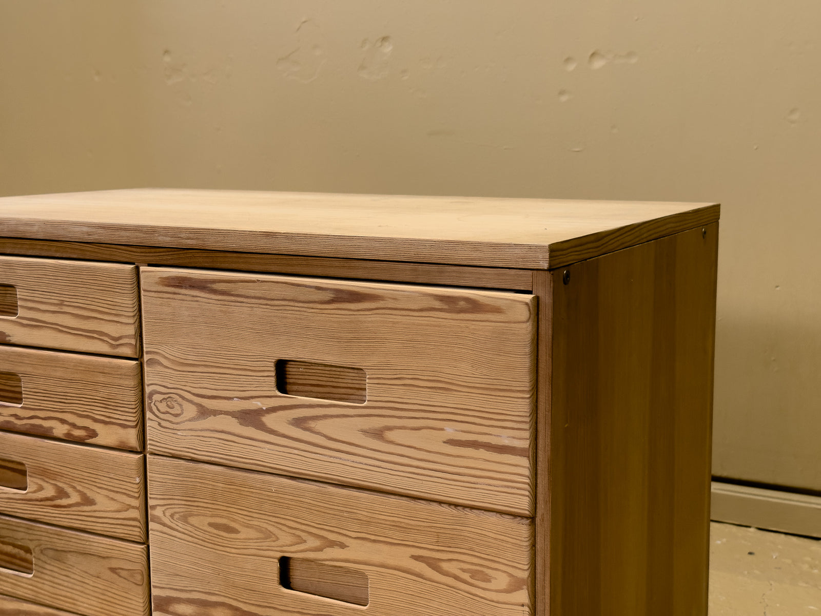 Pine Chest of Drawers