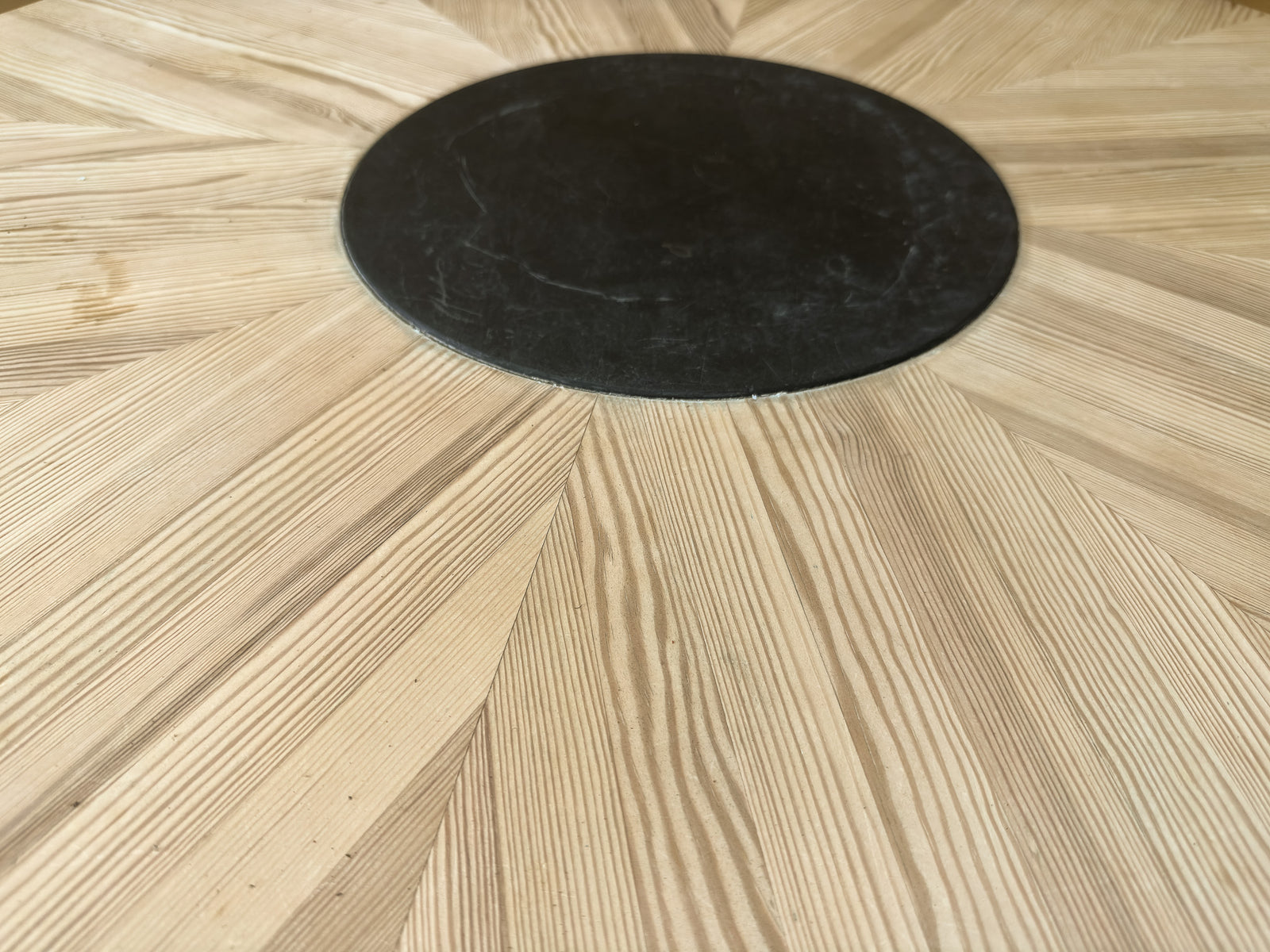 Blue base round table