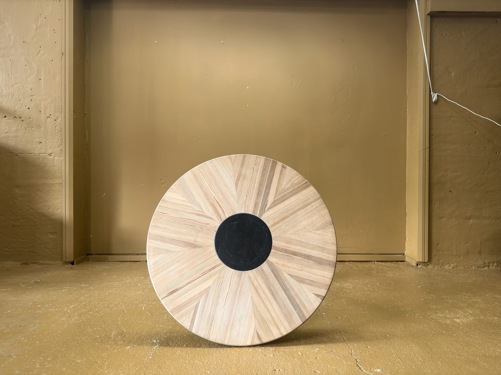 Blue base round table