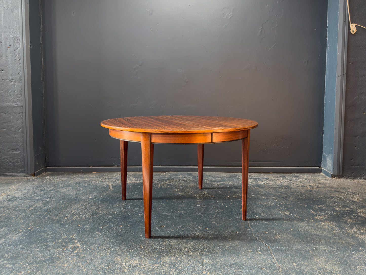 Extending Rosewood Round Dining Table