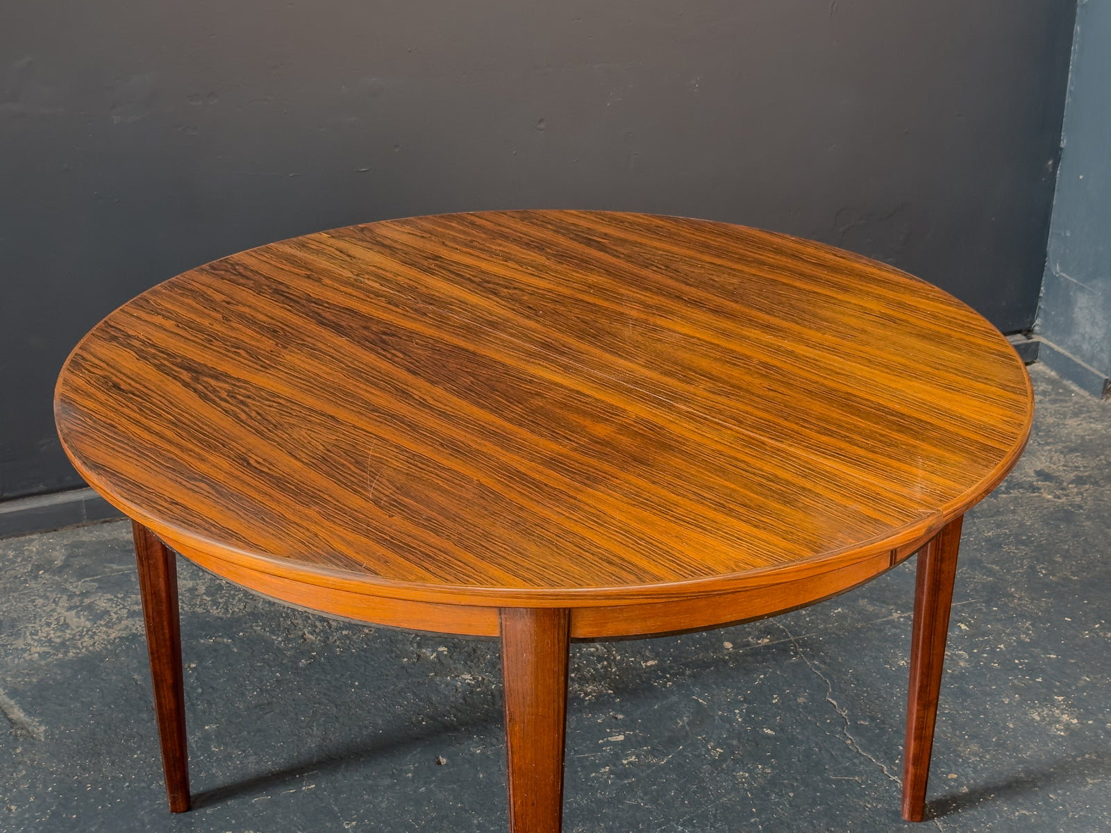 Extending Rosewood Round Dining Table