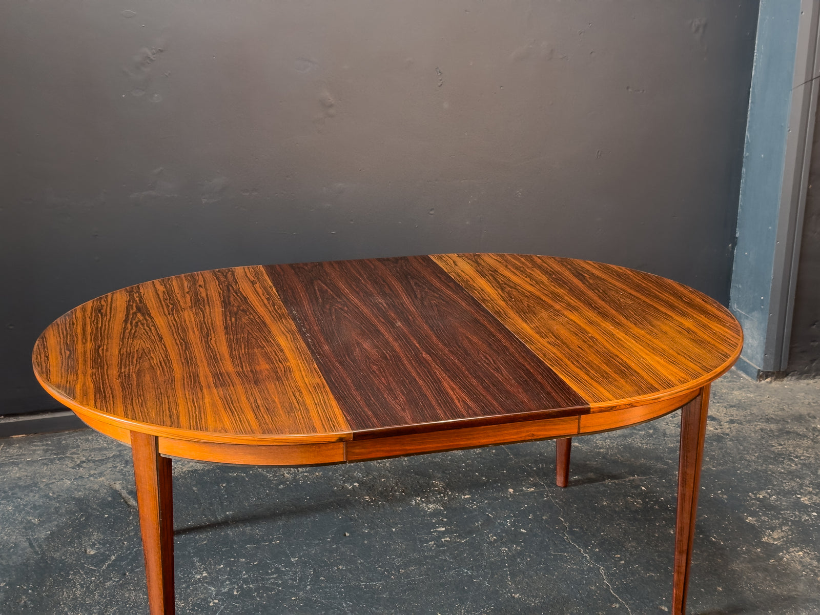 Extending Rosewood Round Dining Table