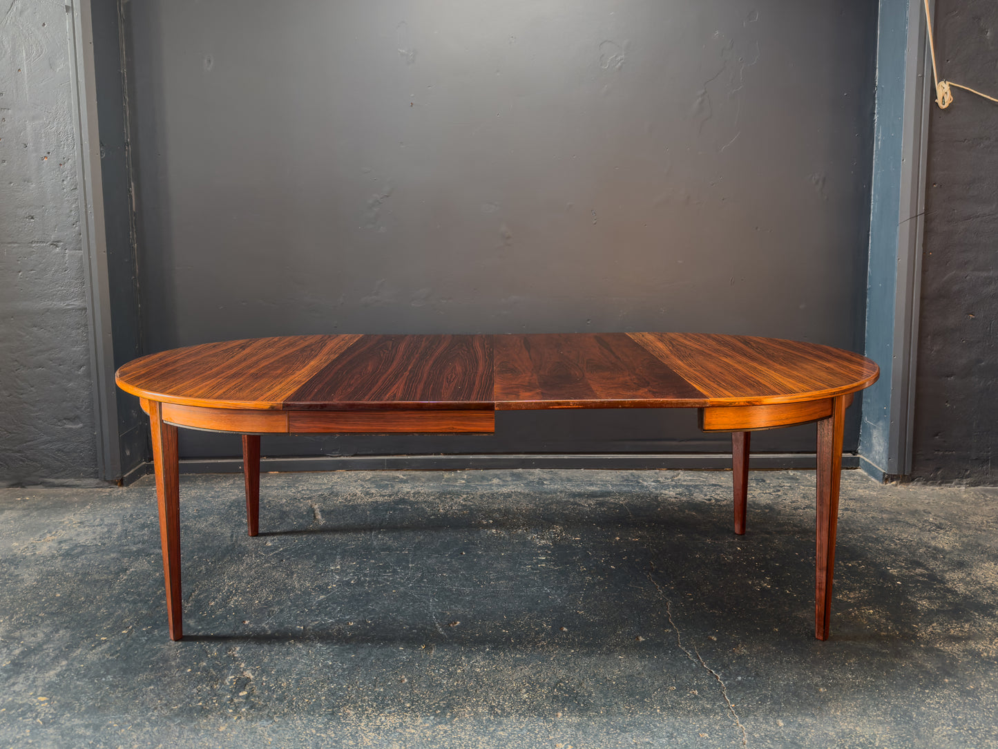 Extending Rosewood Round Dining Table