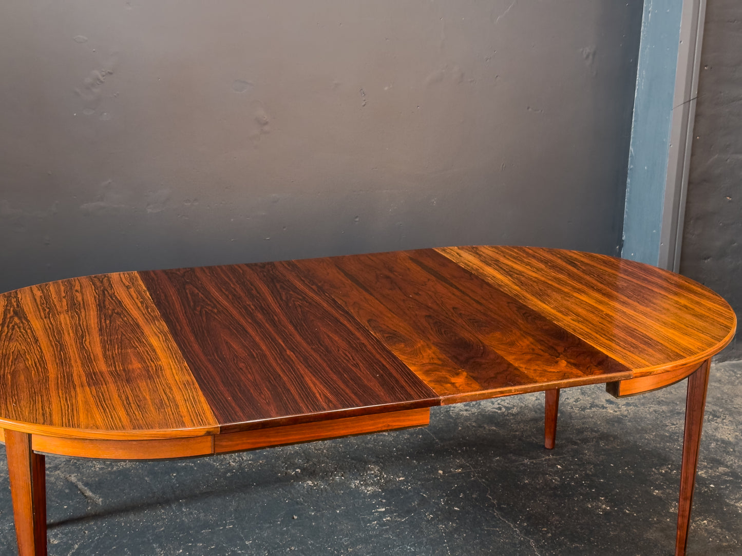 Extending Rosewood Round Dining Table