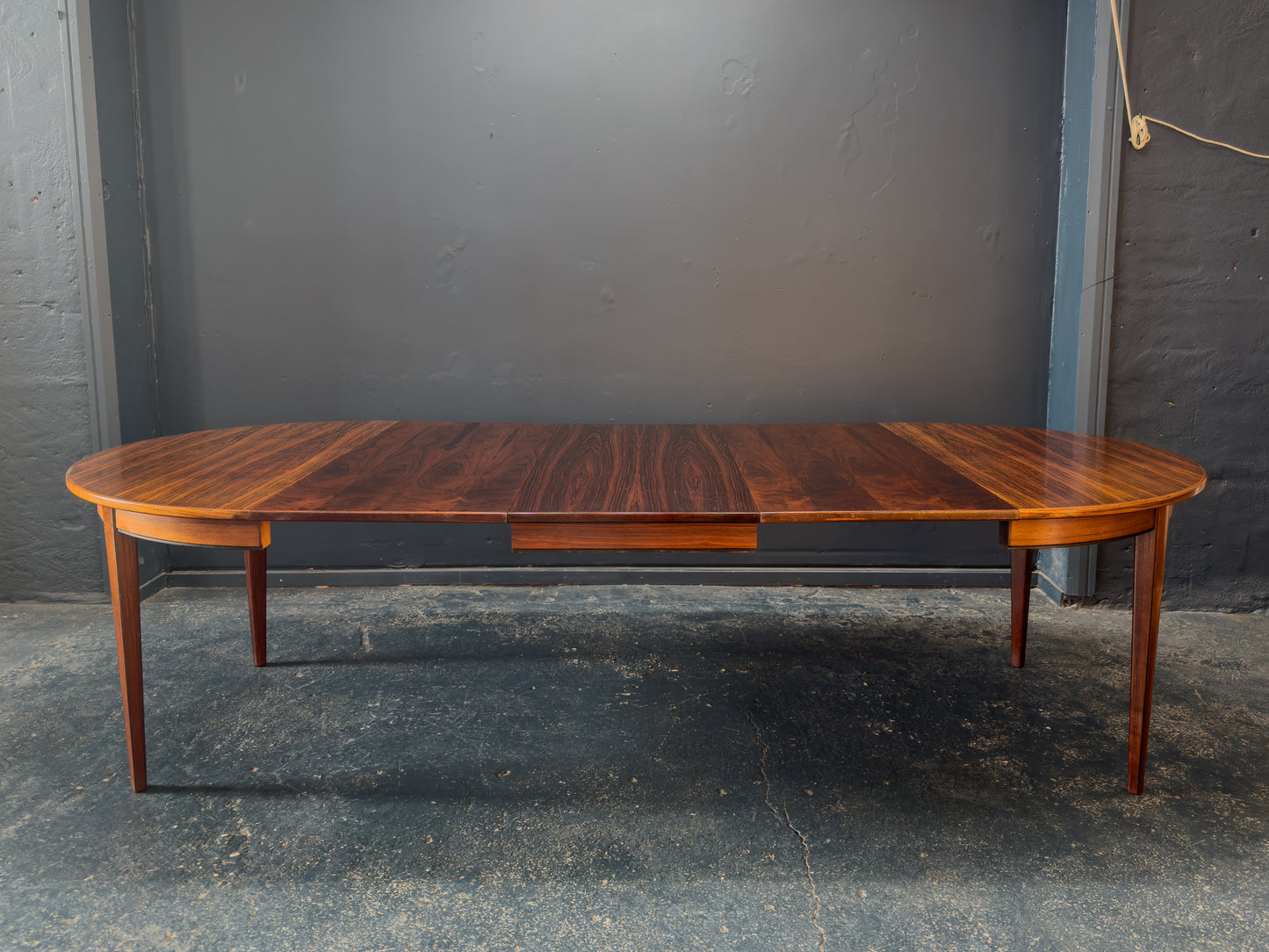 Extending Rosewood Round Dining Table
