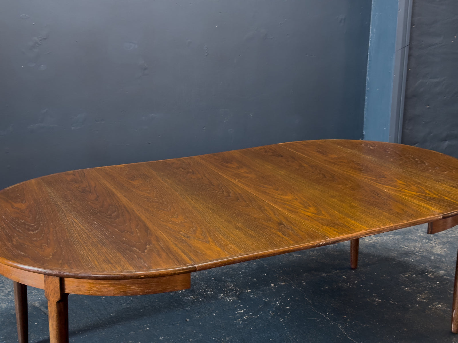 Dark Stain Oak Extending Dining Table