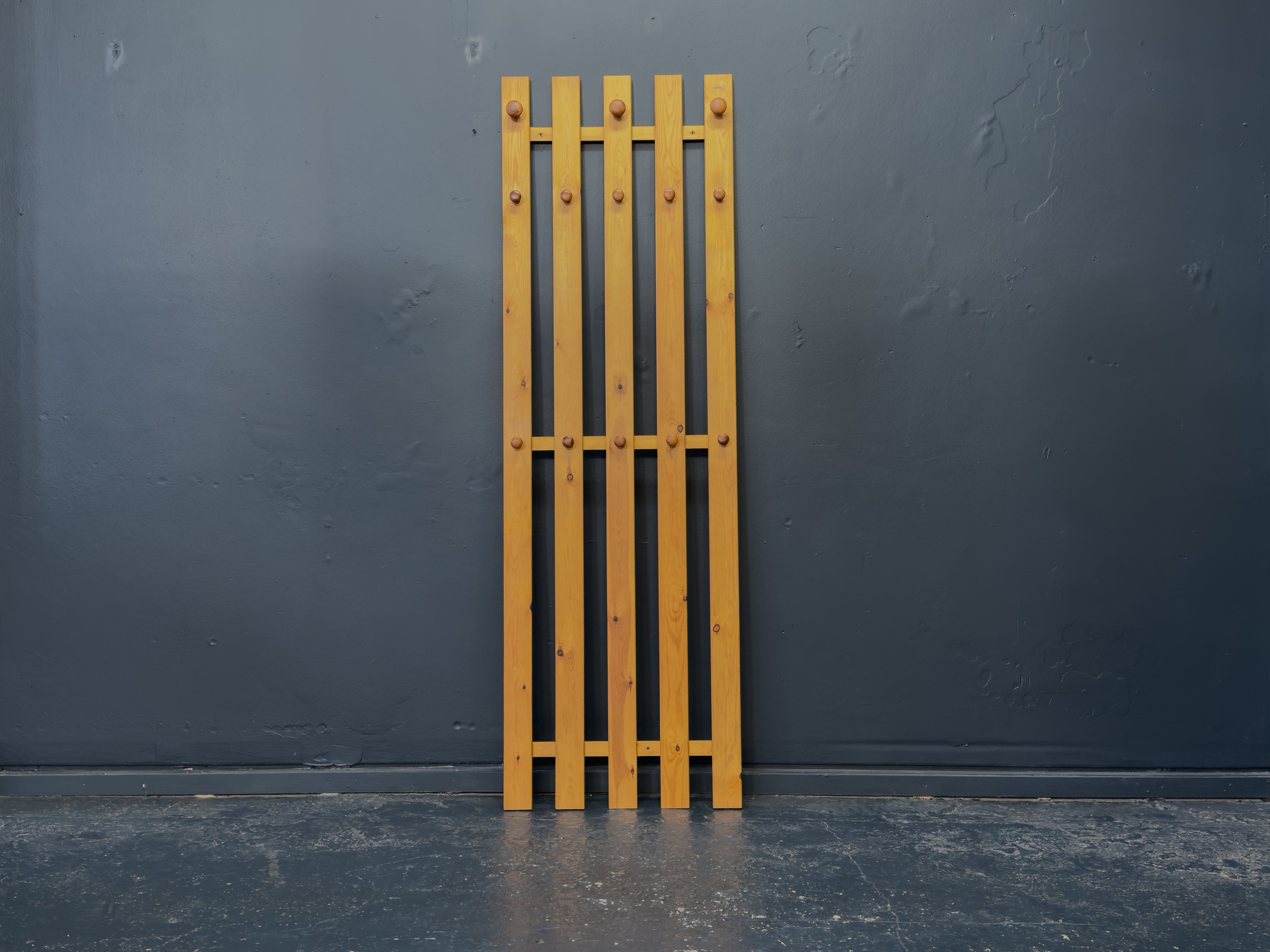 Pine Coat Rack – Aelfred