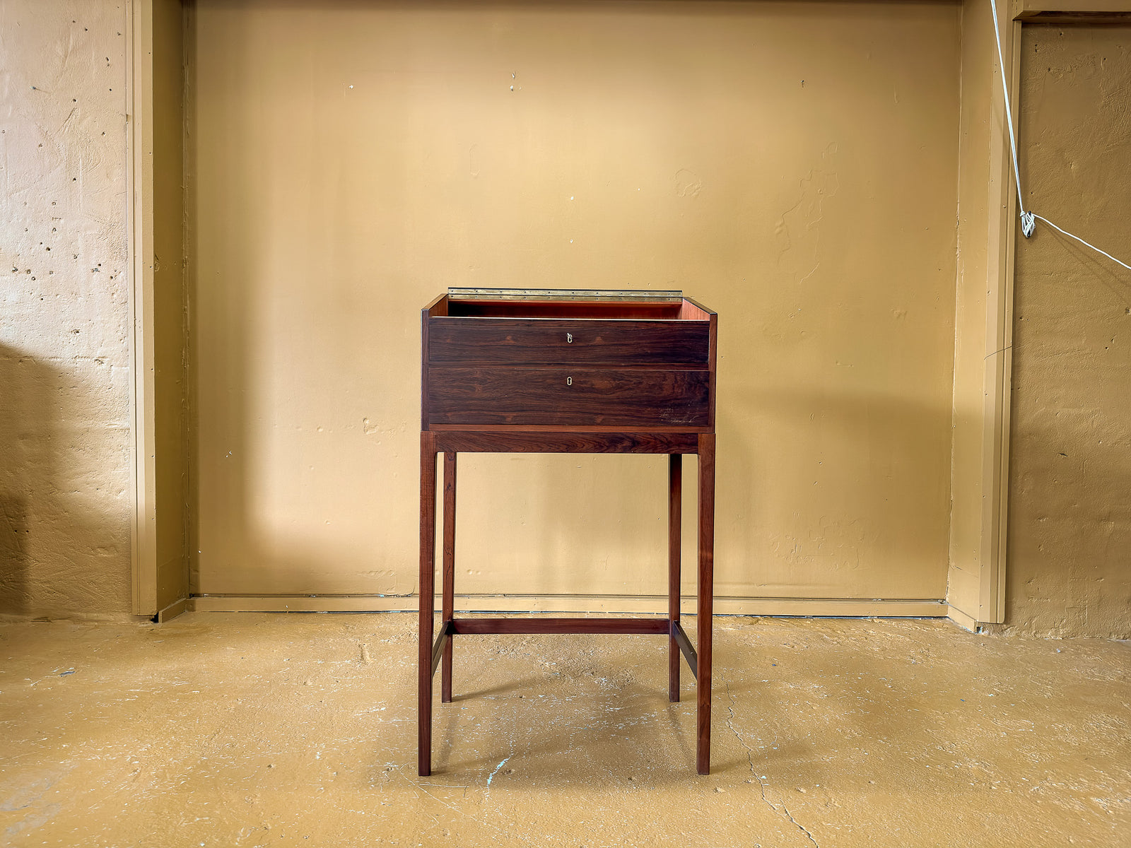 Rosewood Standing Desk