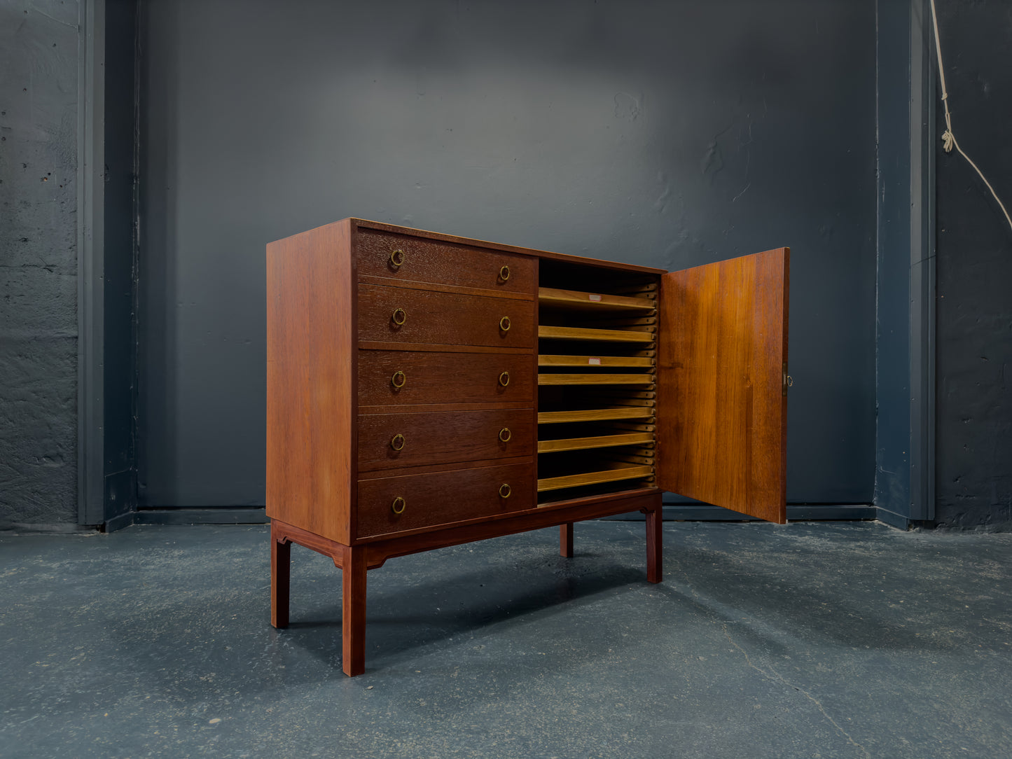 Large Oak Sideboard with Drawers