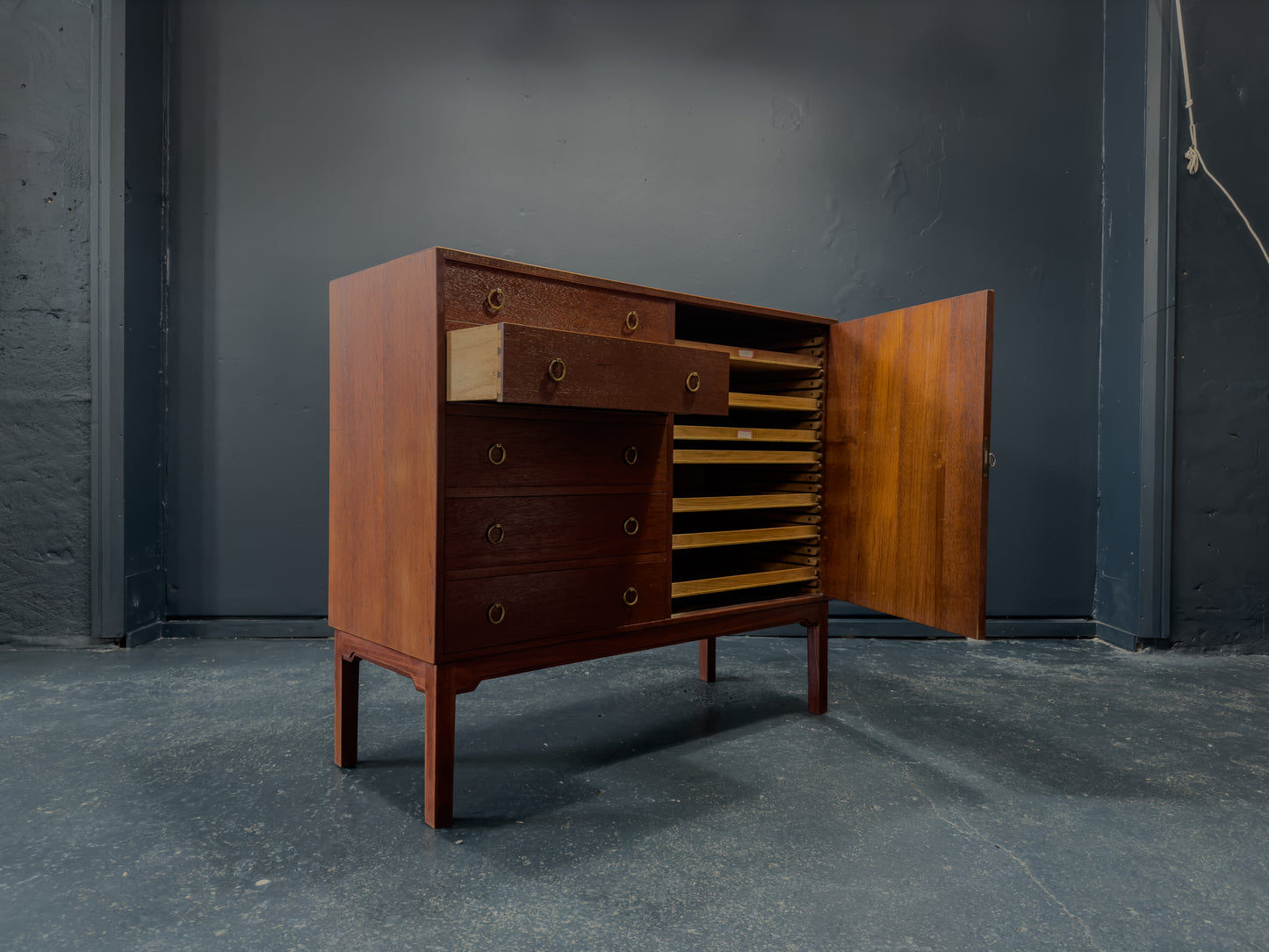 Large Oak Sideboard with Drawers