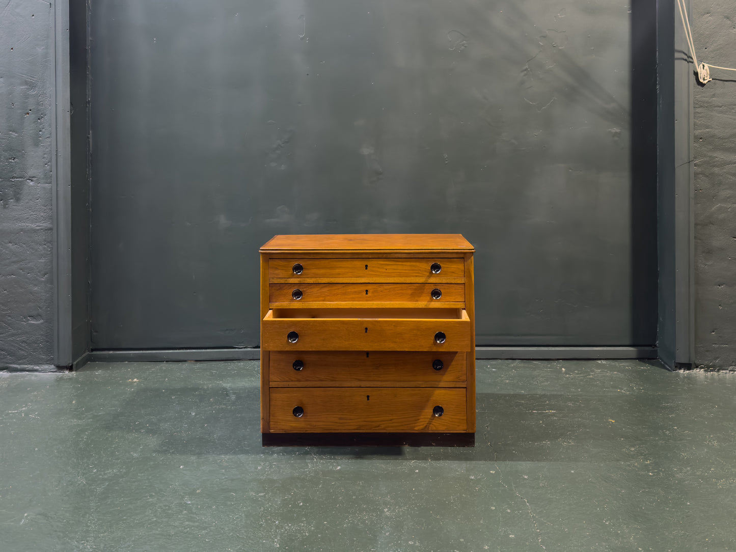 Chest of Drawers with Wooden Handle