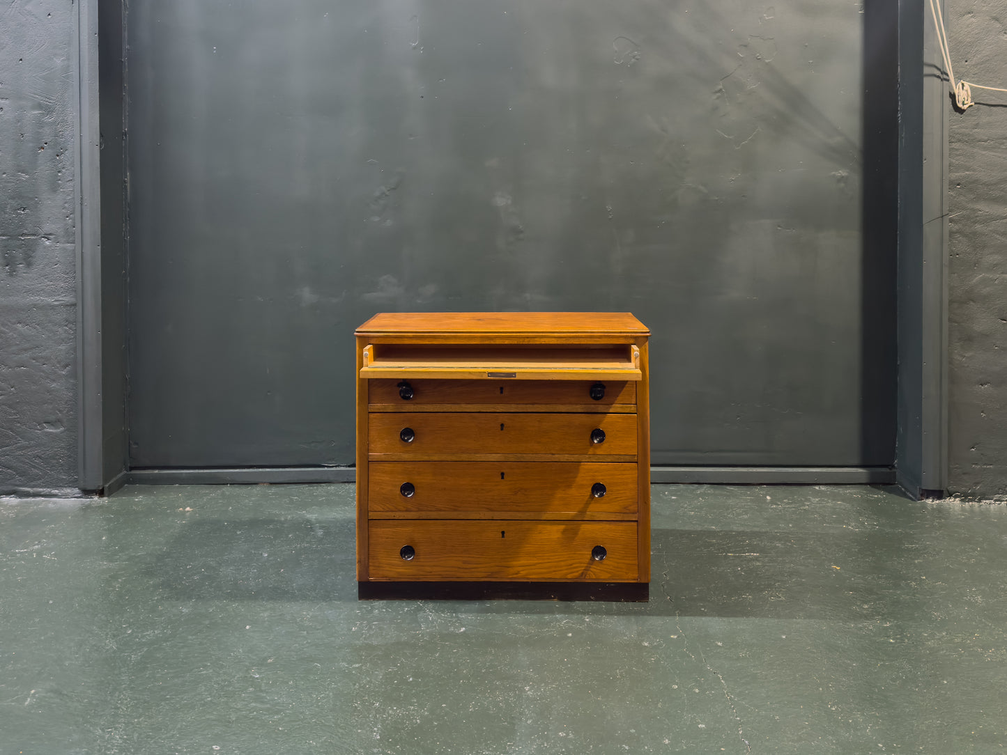 Chest of Drawers with Wooden Handle