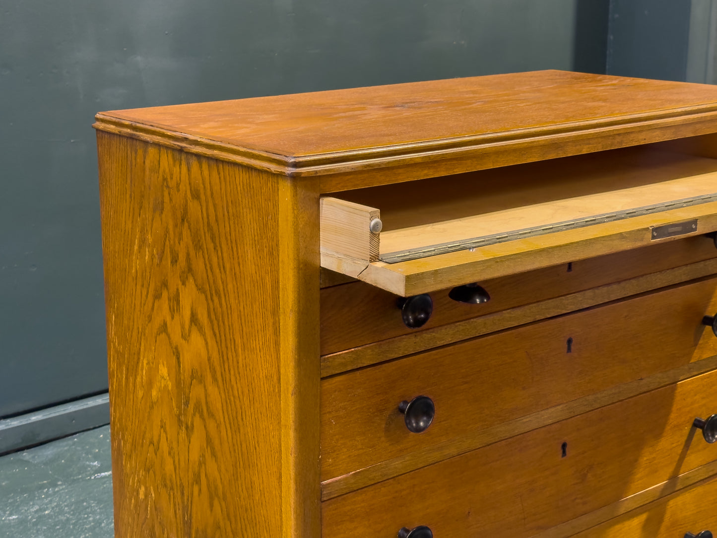 Chest of Drawers with Wooden Handle