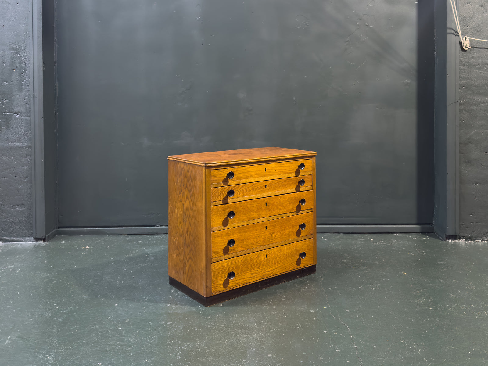 Chest of Drawers with Wooden Handle