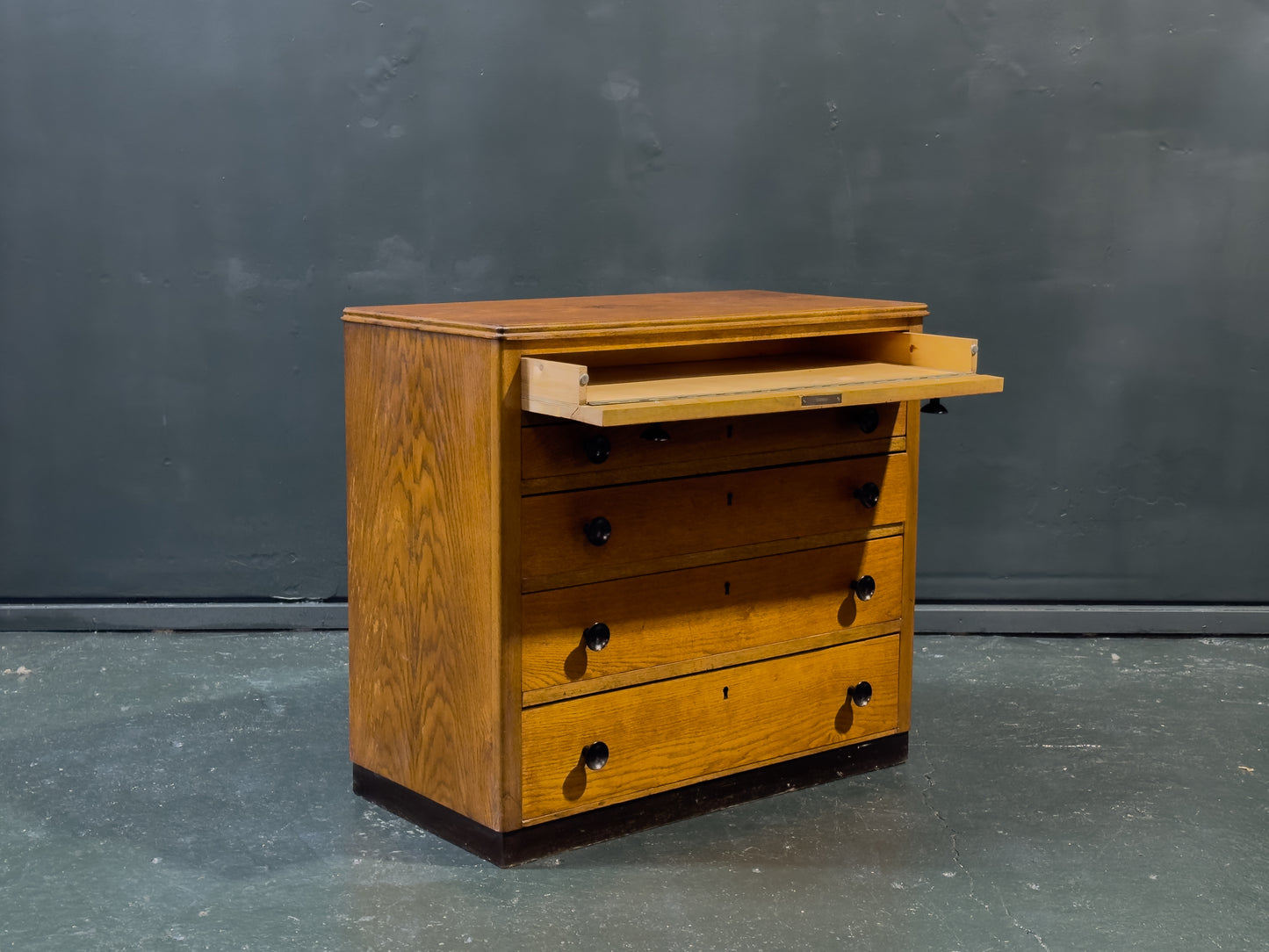 Chest of Drawers with Wooden Handle