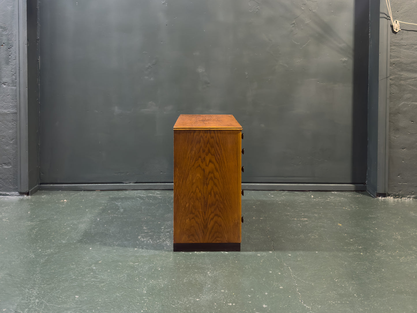 Chest of Drawers with Wooden Handle
