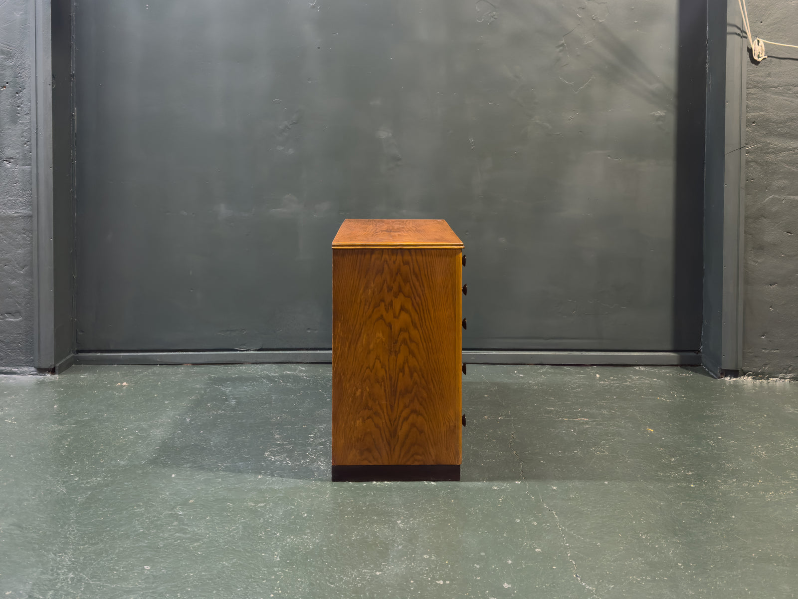 Chest of Drawers with Wooden Handle