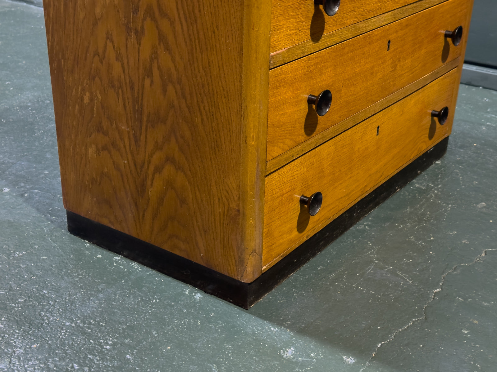 Chest of Drawers with Wooden Handle