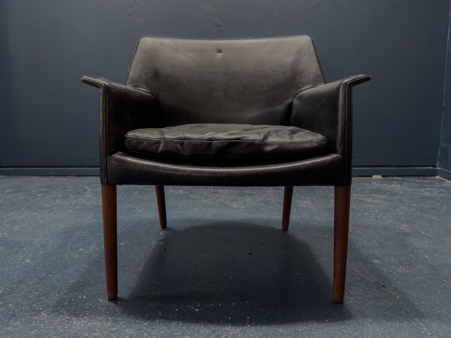 Model WB3838 Leather Armchair