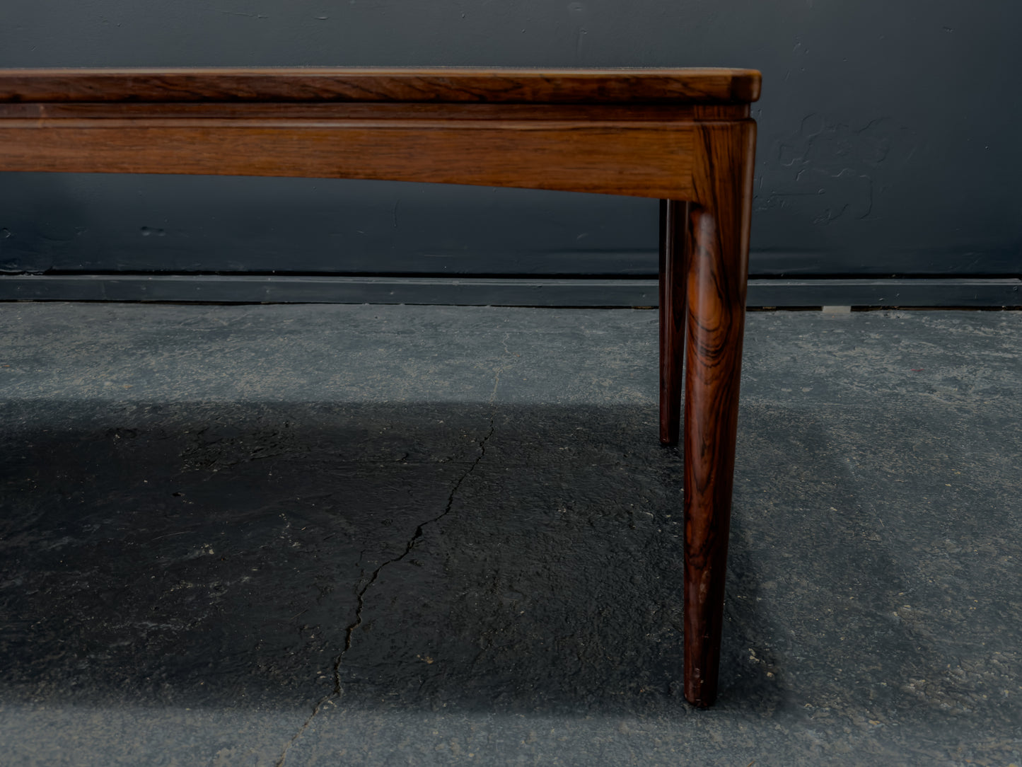 Large extendable Rosewood Coffee Table