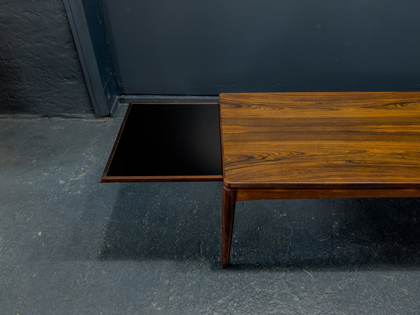 Large extendable Rosewood Coffee Table