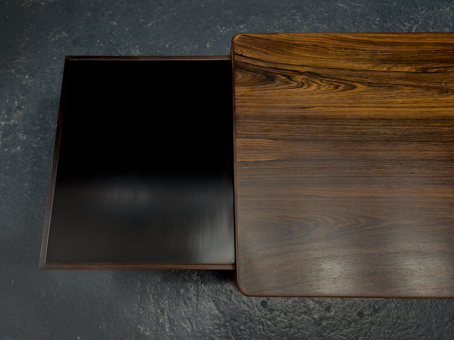 Large extendable Rosewood Coffee Table