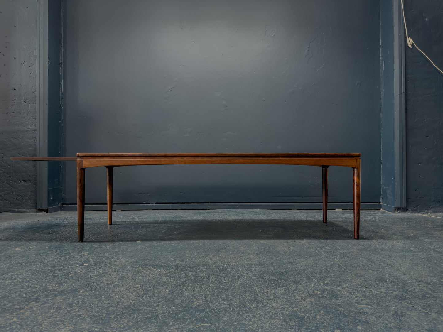 Large extendable Rosewood Coffee Table