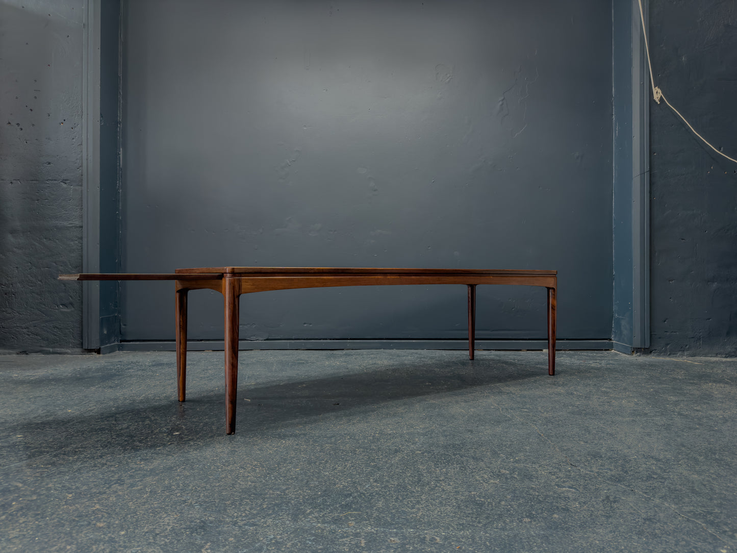 Large extendable Rosewood Coffee Table