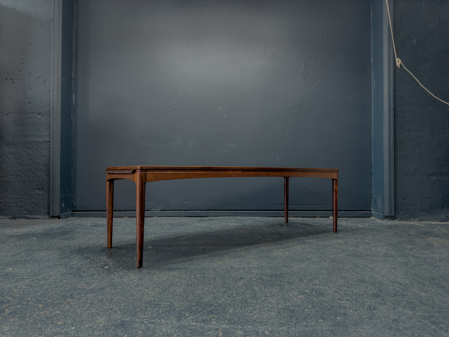 Large extendable Rosewood Coffee Table