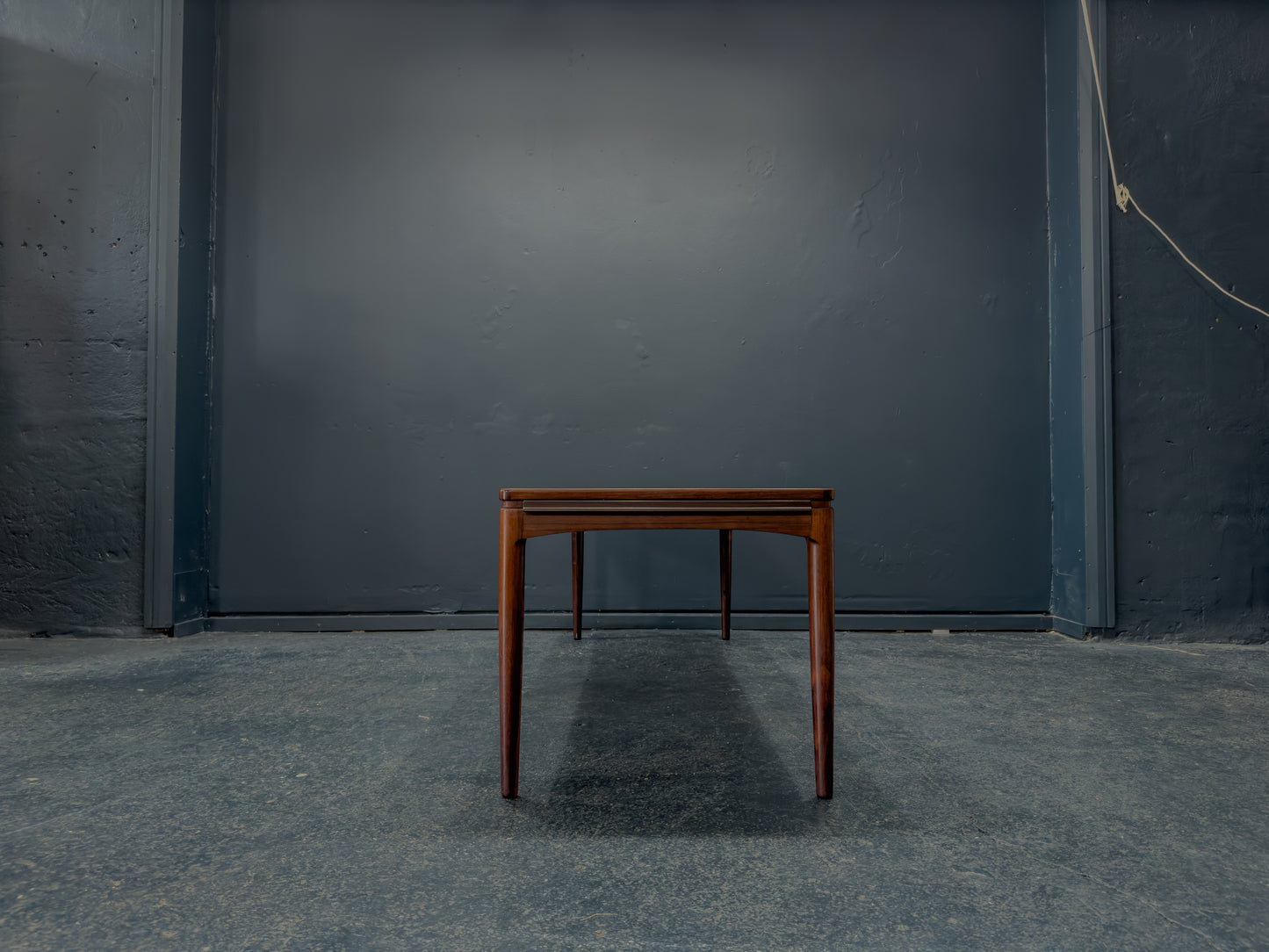 Large extendable Rosewood Coffee Table