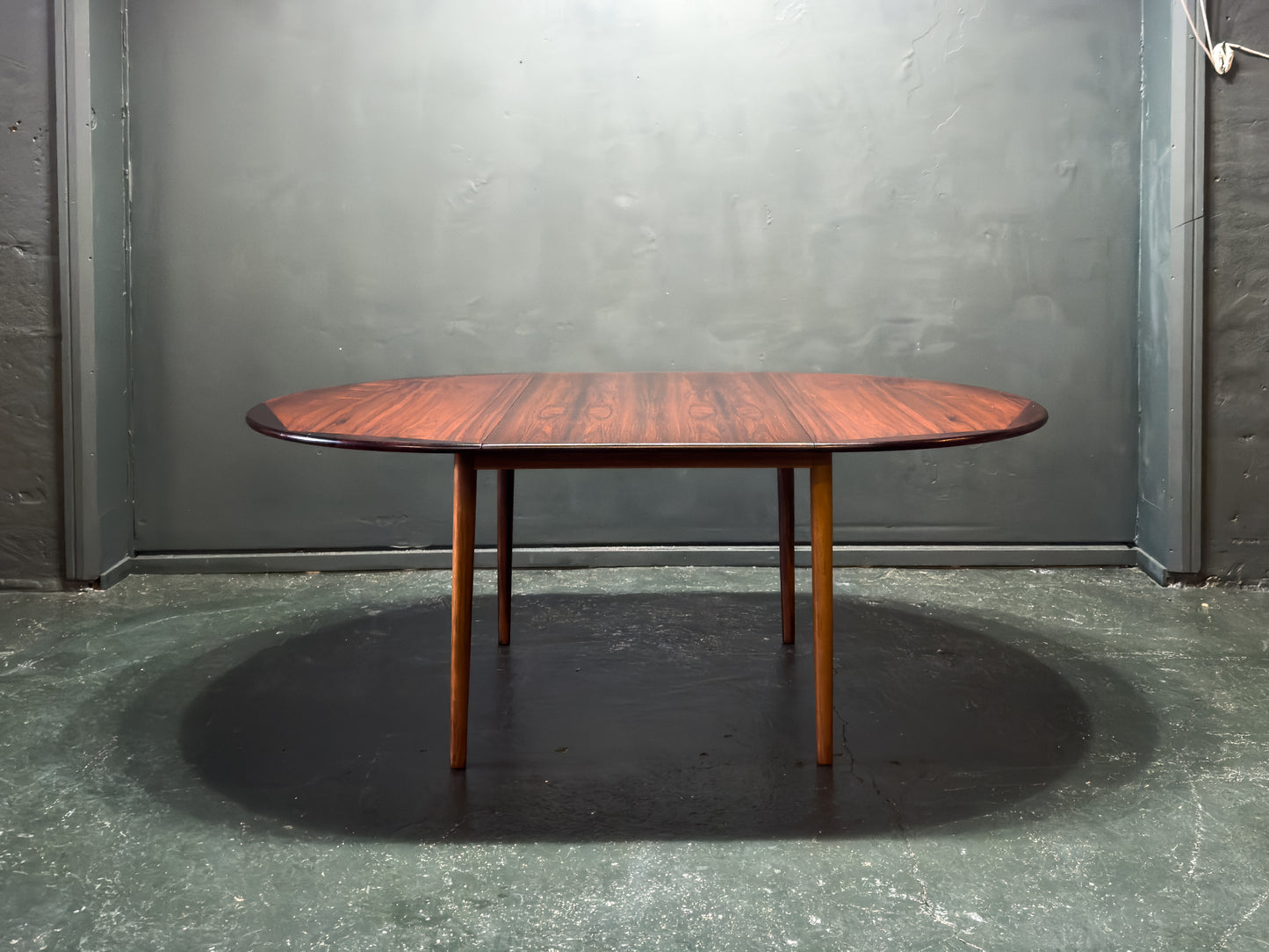 Round Extendable Rosewood Dining Table