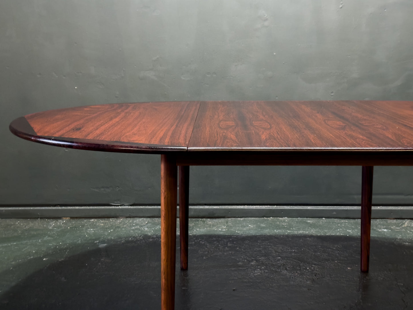 Round Extendable Rosewood Dining Table