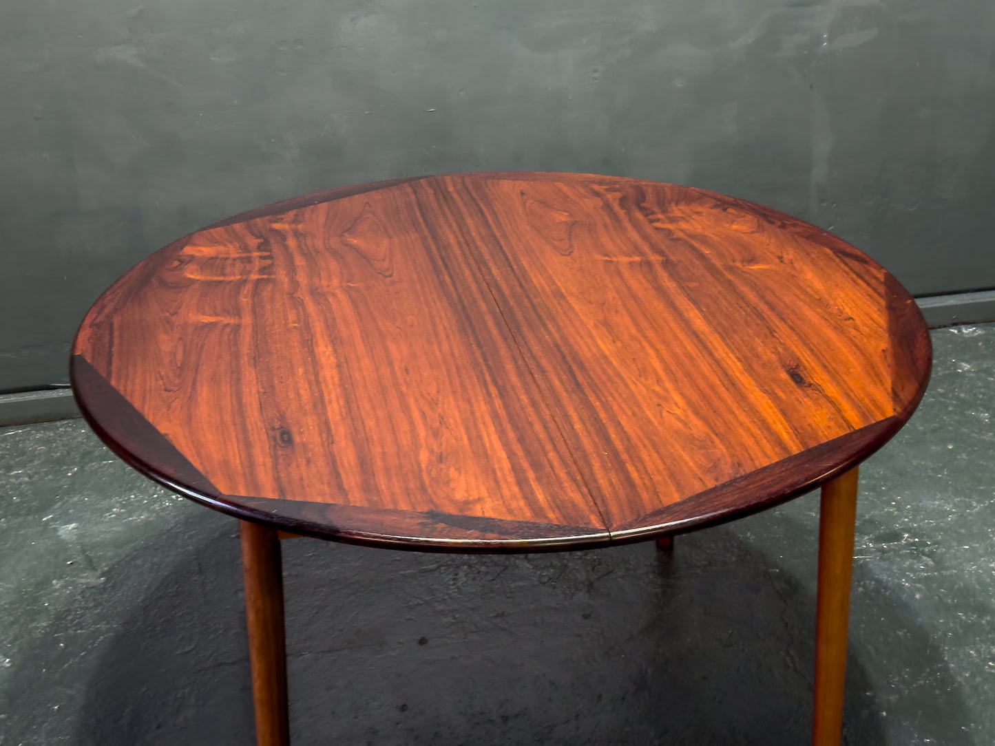 Round Extendable Rosewood Dining Table