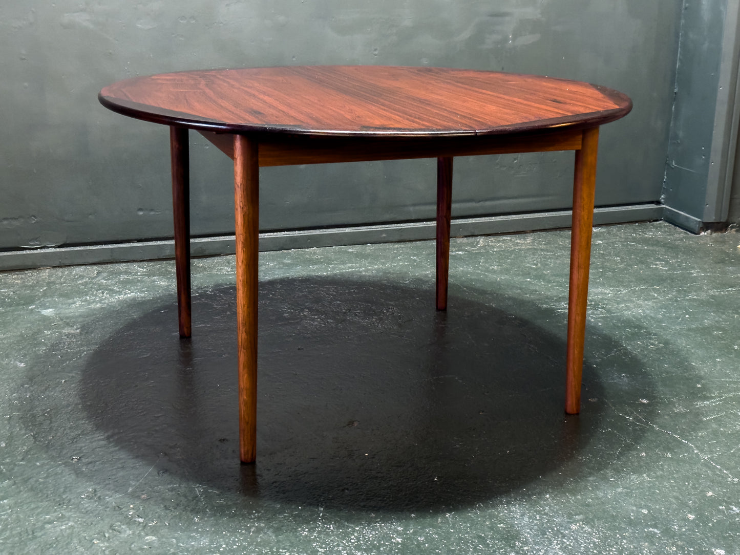 Round Extendable Rosewood Dining Table