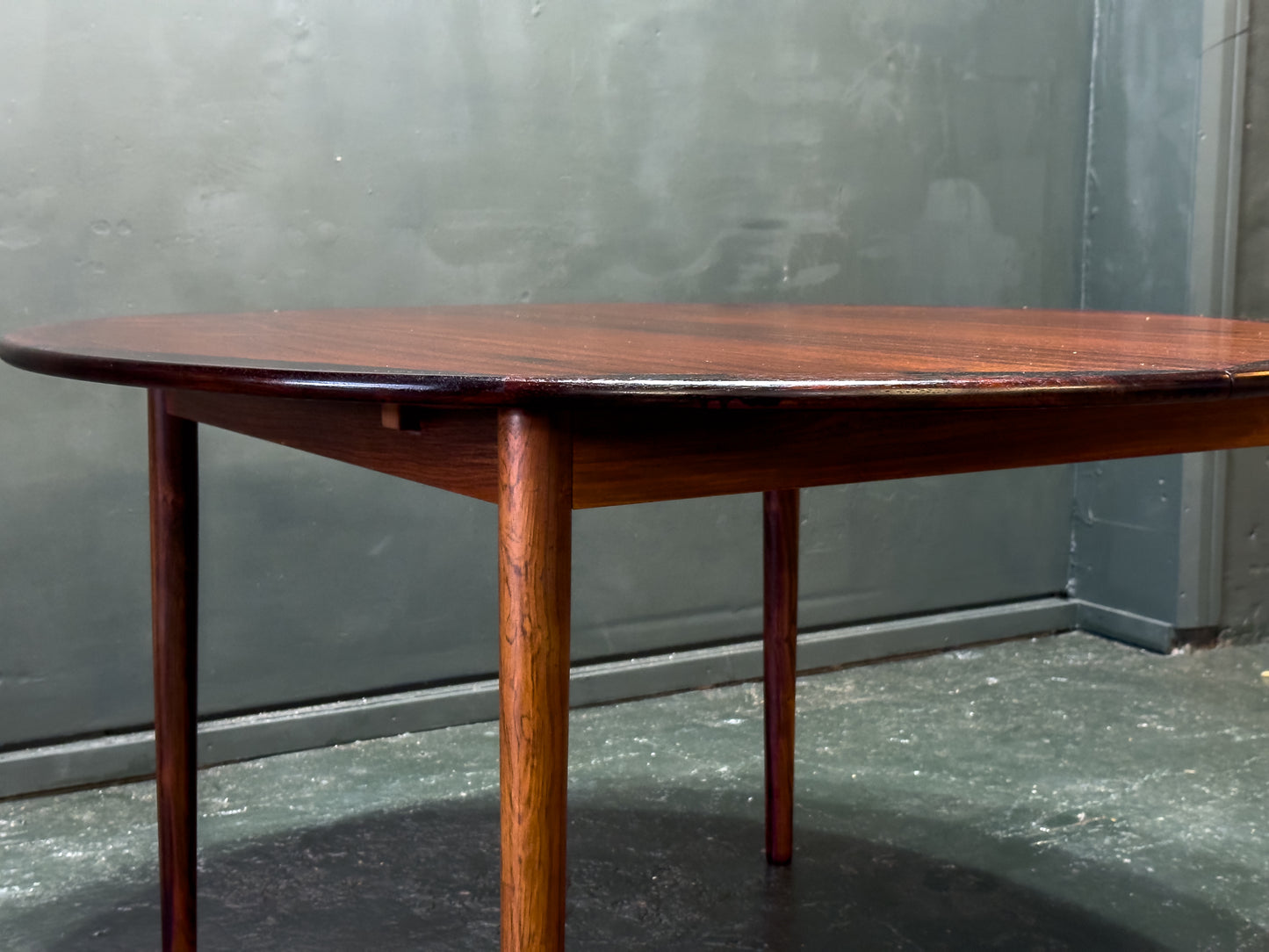 Round Extendable Rosewood Dining Table