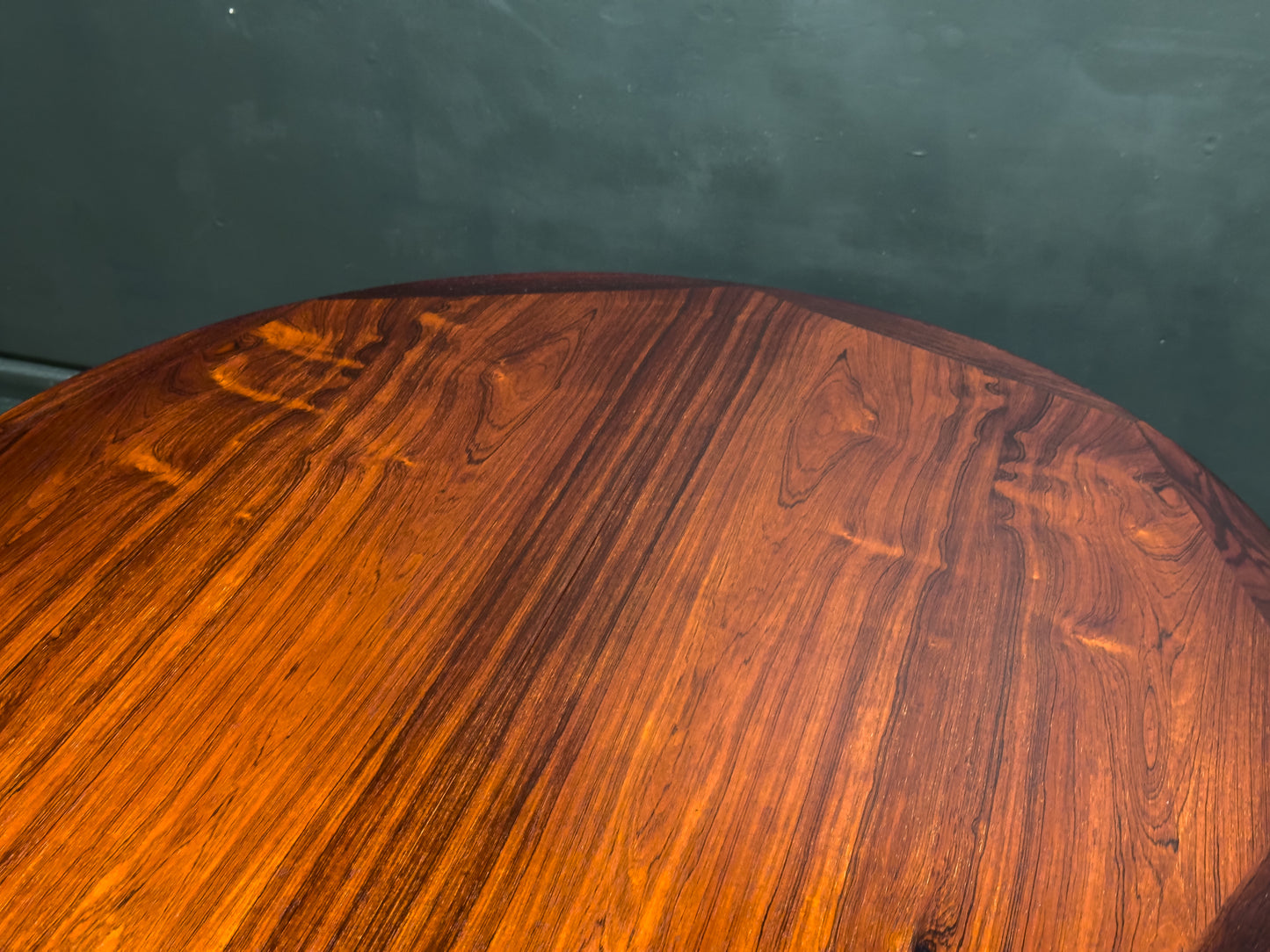 Round Extendable Rosewood Dining Table