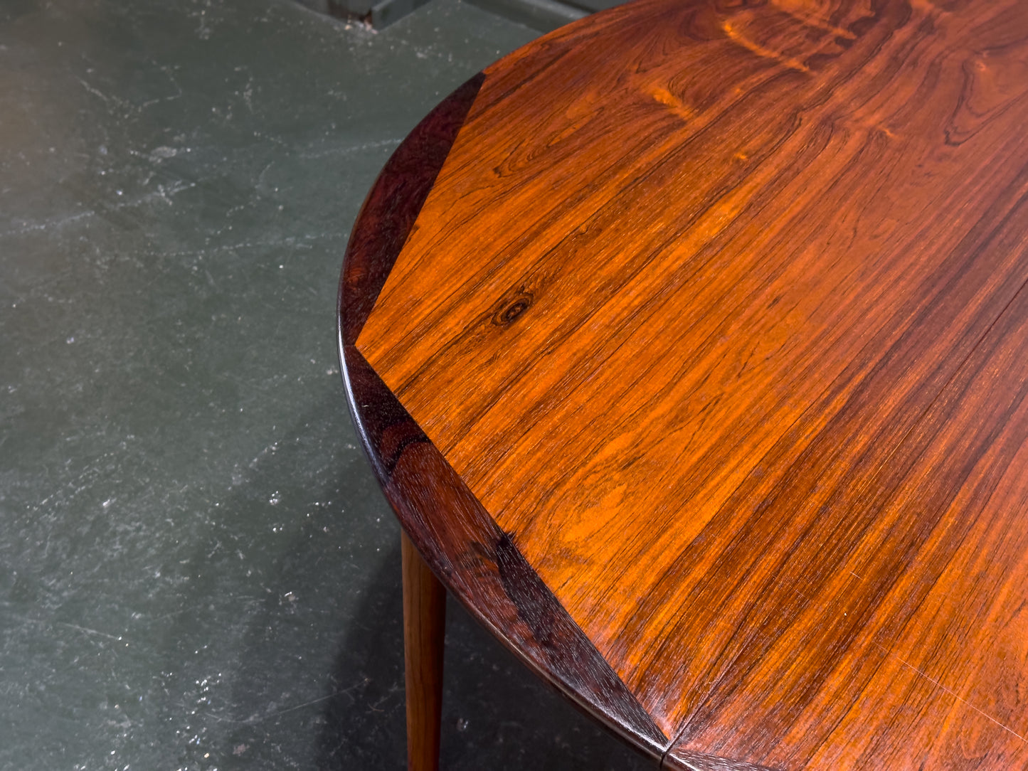 Round Extendable Rosewood Dining Table