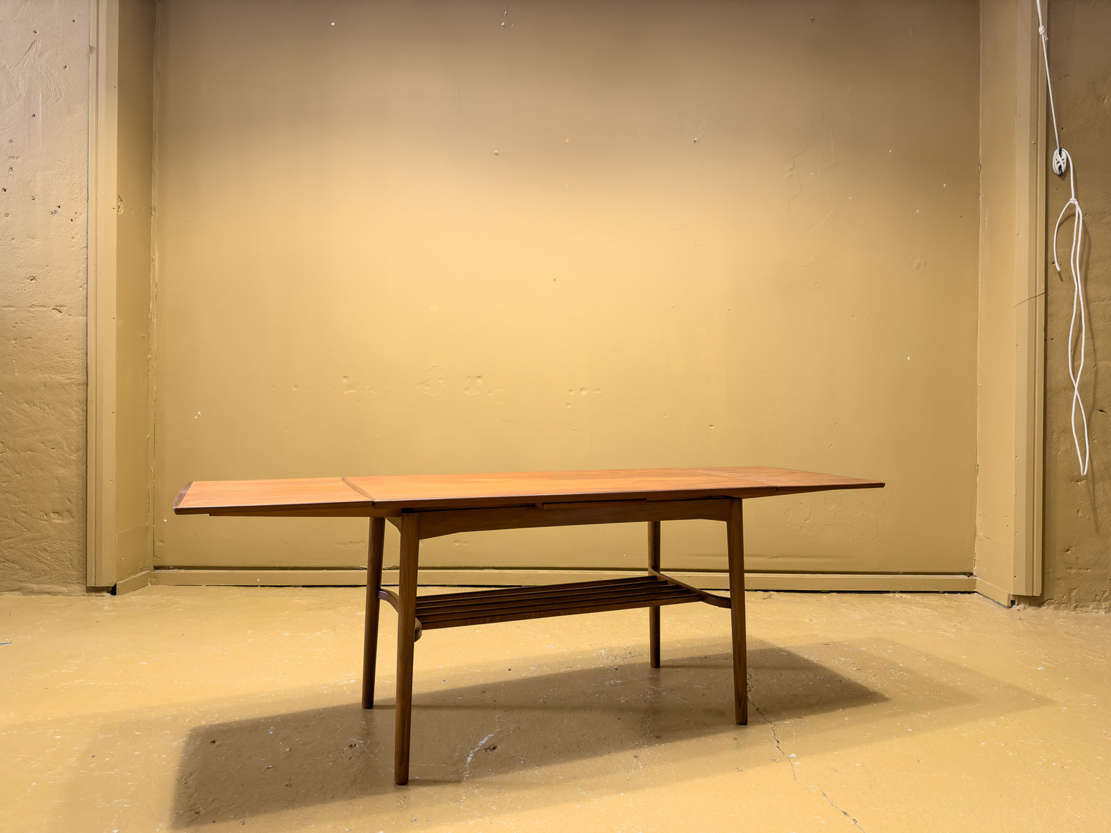 Extendable Teak Coffee Table