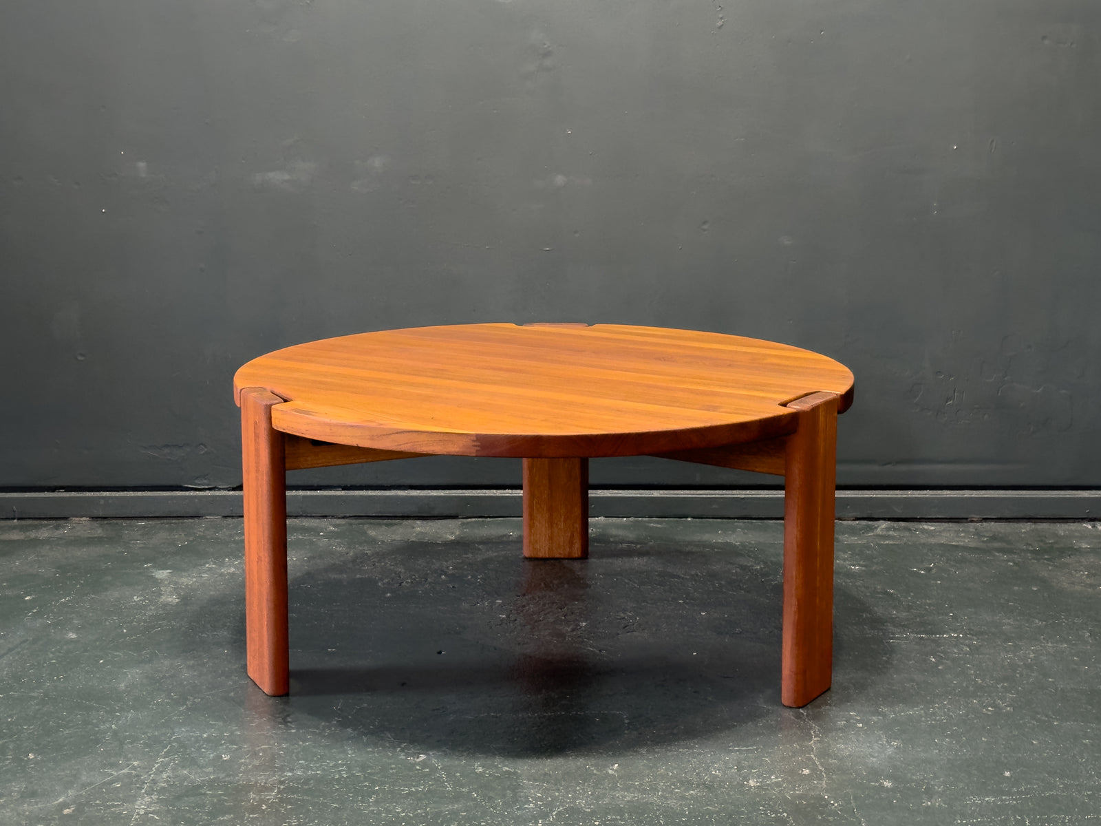 Komfort Round Teak Coffee Table